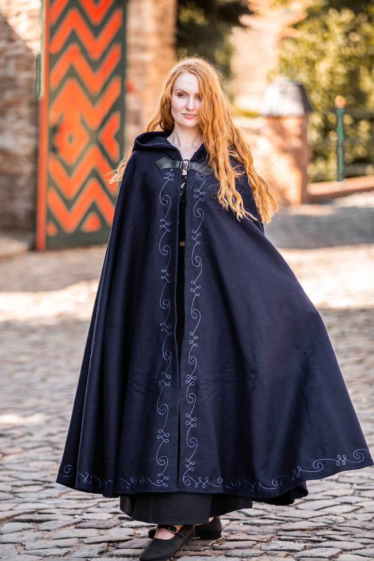 Bestickter Mantel Damia mit Schließe, Wollmischung, blau