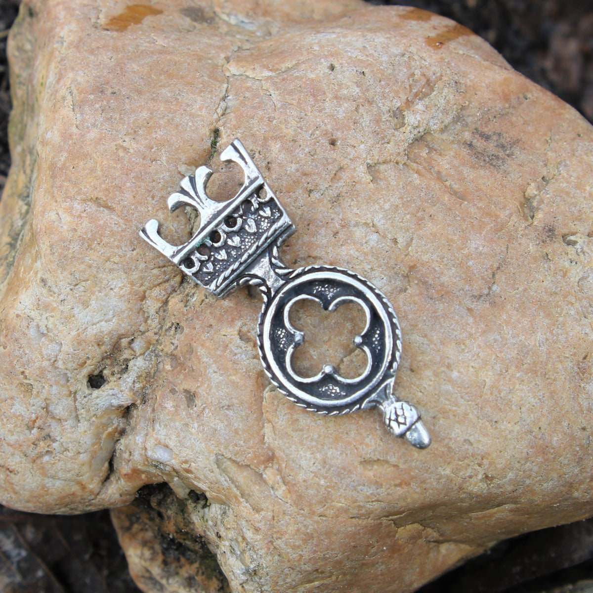 Gothic belt end 3 cm, silvered