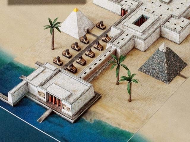 Piramis építőlap templommal