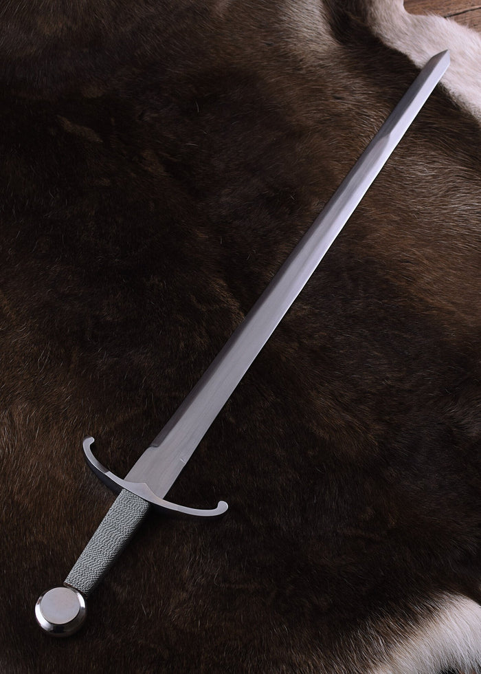 Średniowieczny miecz z zakrzyżowaną jelcem, półostry