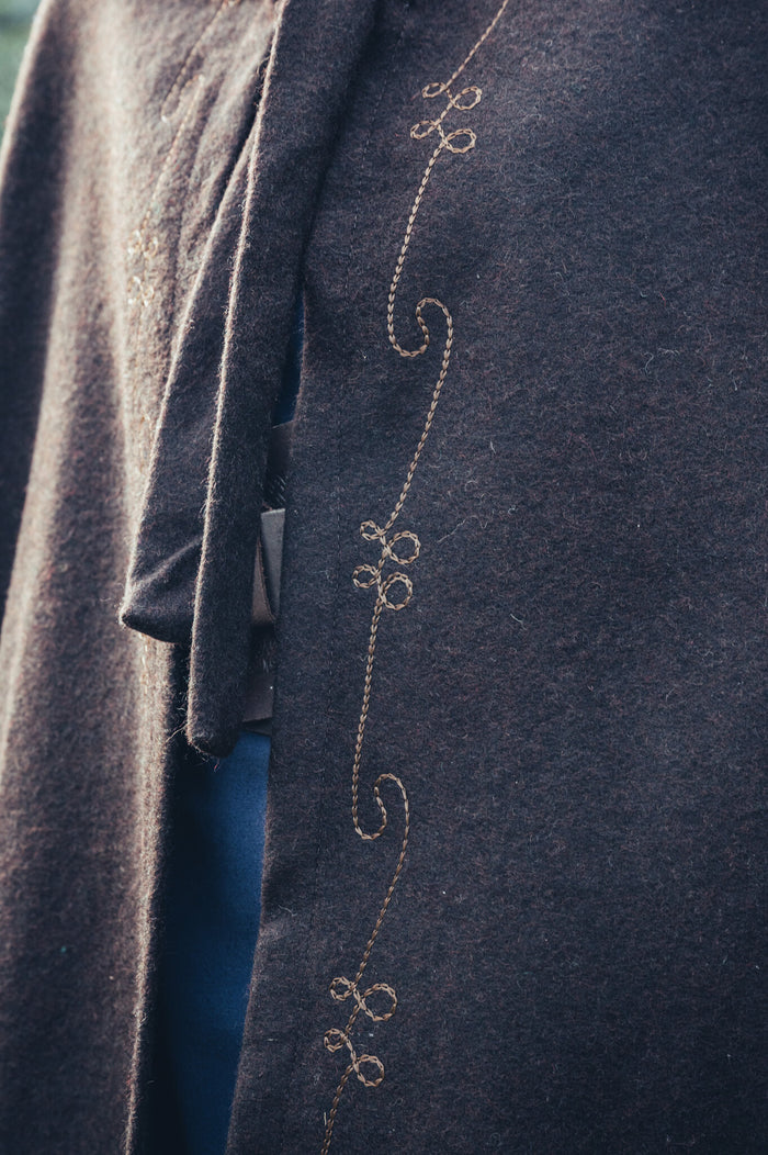 Manto bordado Damia, mezcla de lana, marrón