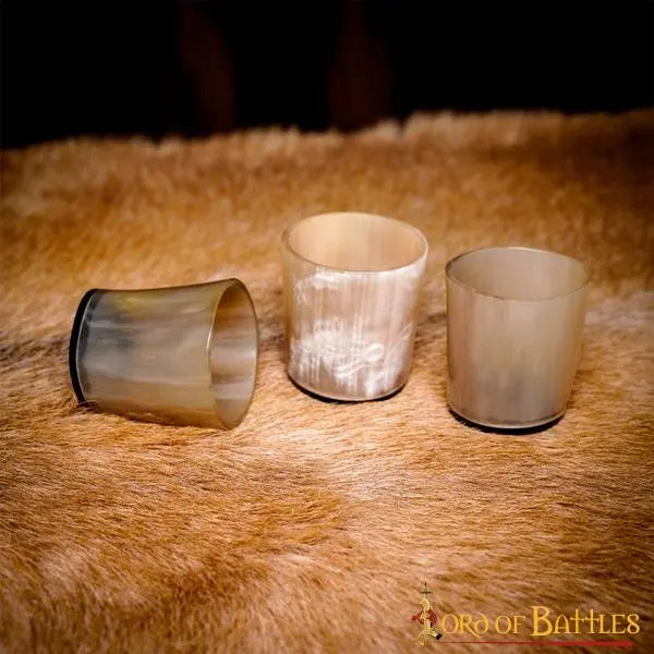 Drie hoornen shotglaasjes, 100-200 ml