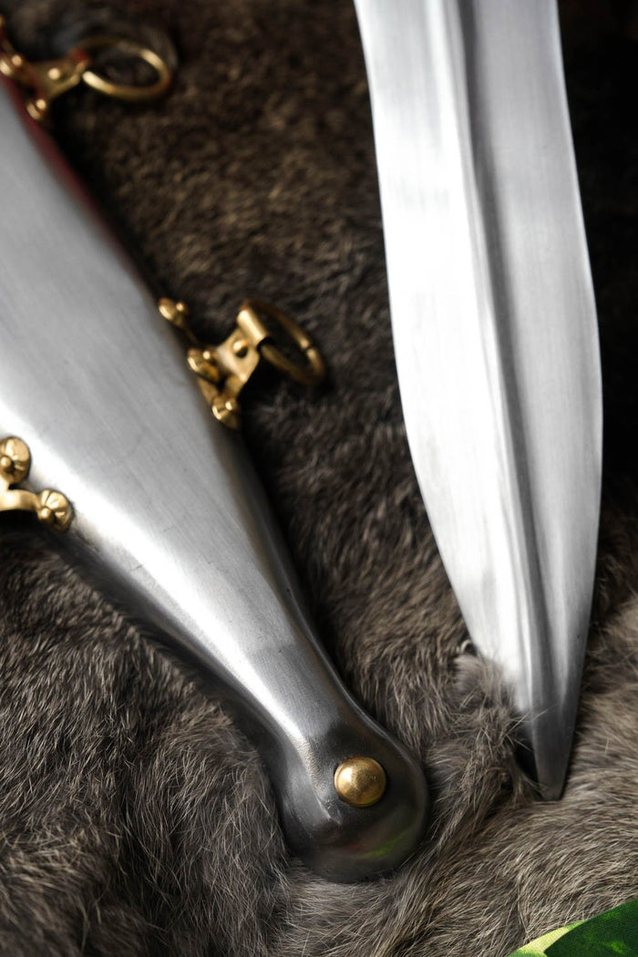 Pugio, type 2, halvskarpt