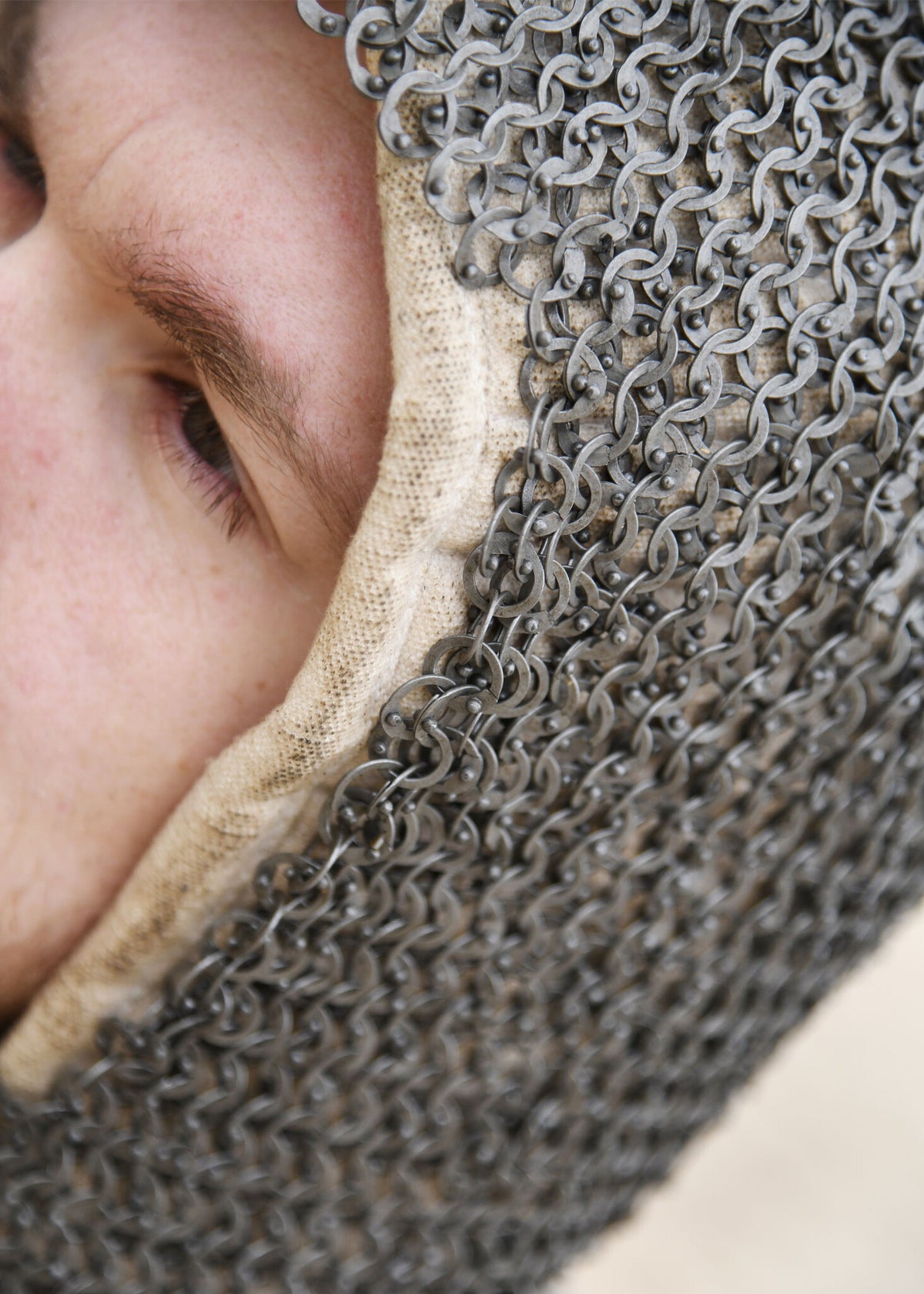 Maliën coif met vierkante hals, platte ringen - ronde klinknagels, 8 mm