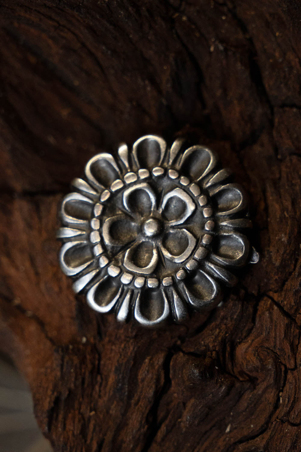 Rembeslag med blomstermotiv (sæt med 5), 16. århundrede, forsølvet