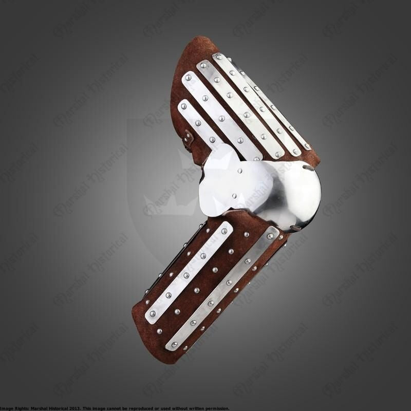 Vambracci in cuoio del XIV secolo, protezione per braccia