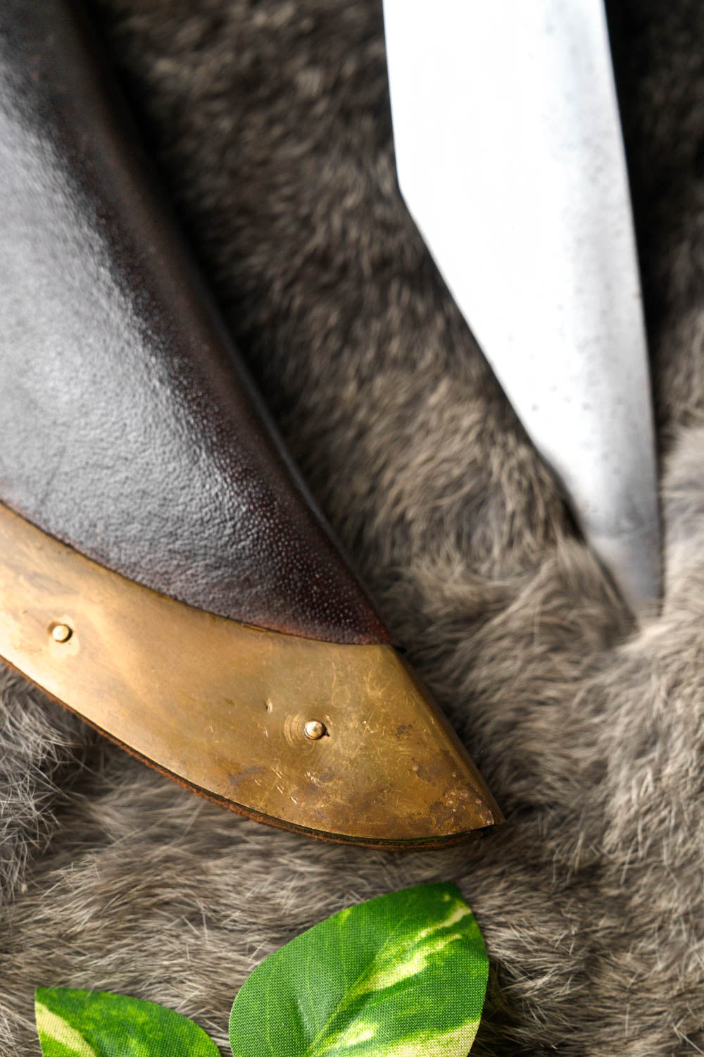 Vikingasax med benskaft, halvvass