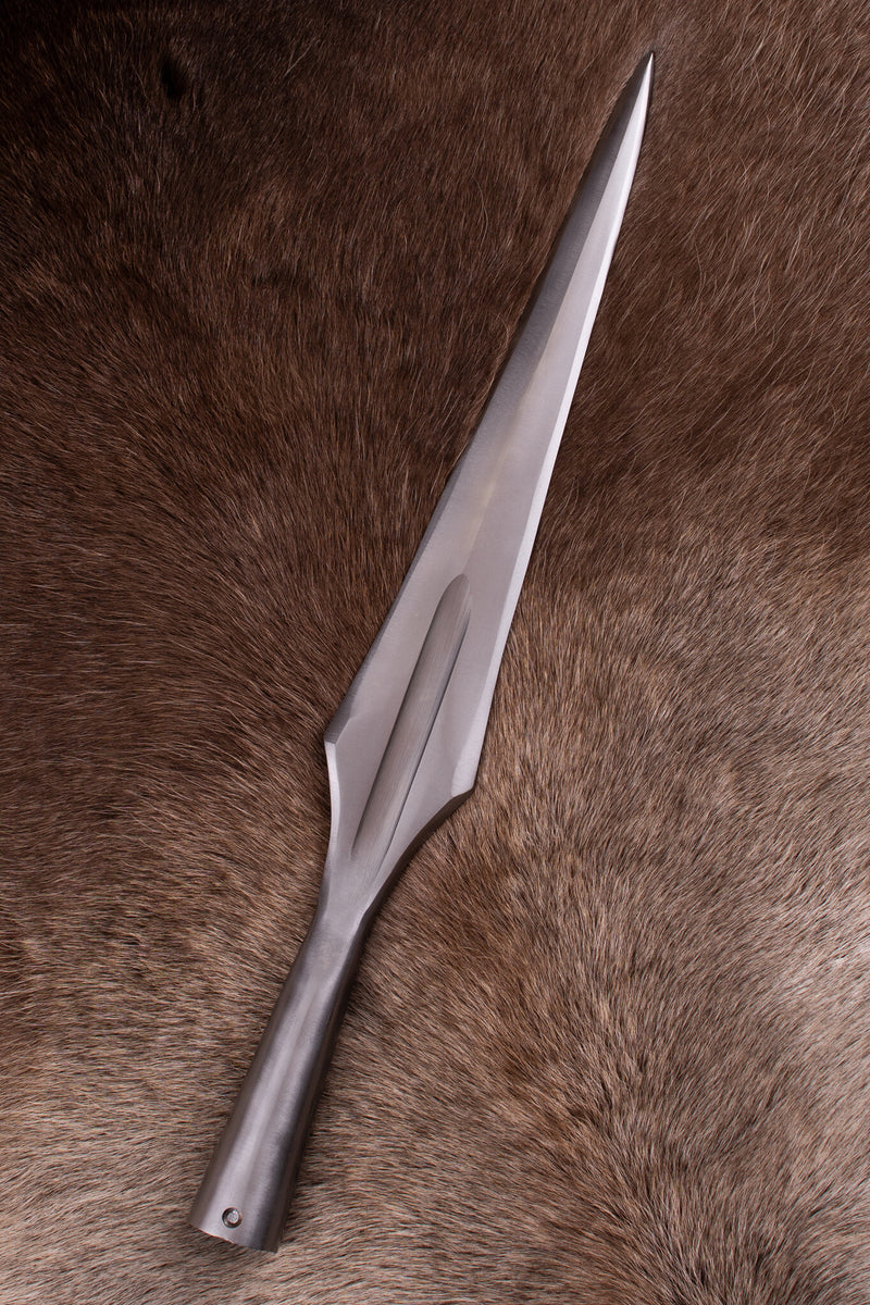 Średniowieczny grot włóczni z bruzdą (zbroczem), ok. 43,5 cm, półostry