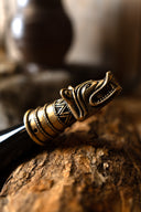 Trinkhorndekoration mit Wolfskopf, Bronze