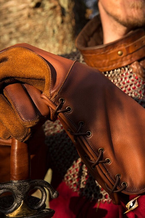 Guantes medievales de cuero, marrones