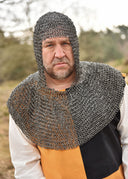 Maliënhætte med firkantet hals, ubehandlet, runde ringe – runde nitter, 8 mm