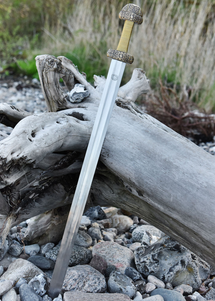 Wikiński miecz Gnezdovo, Petersen D, półostry