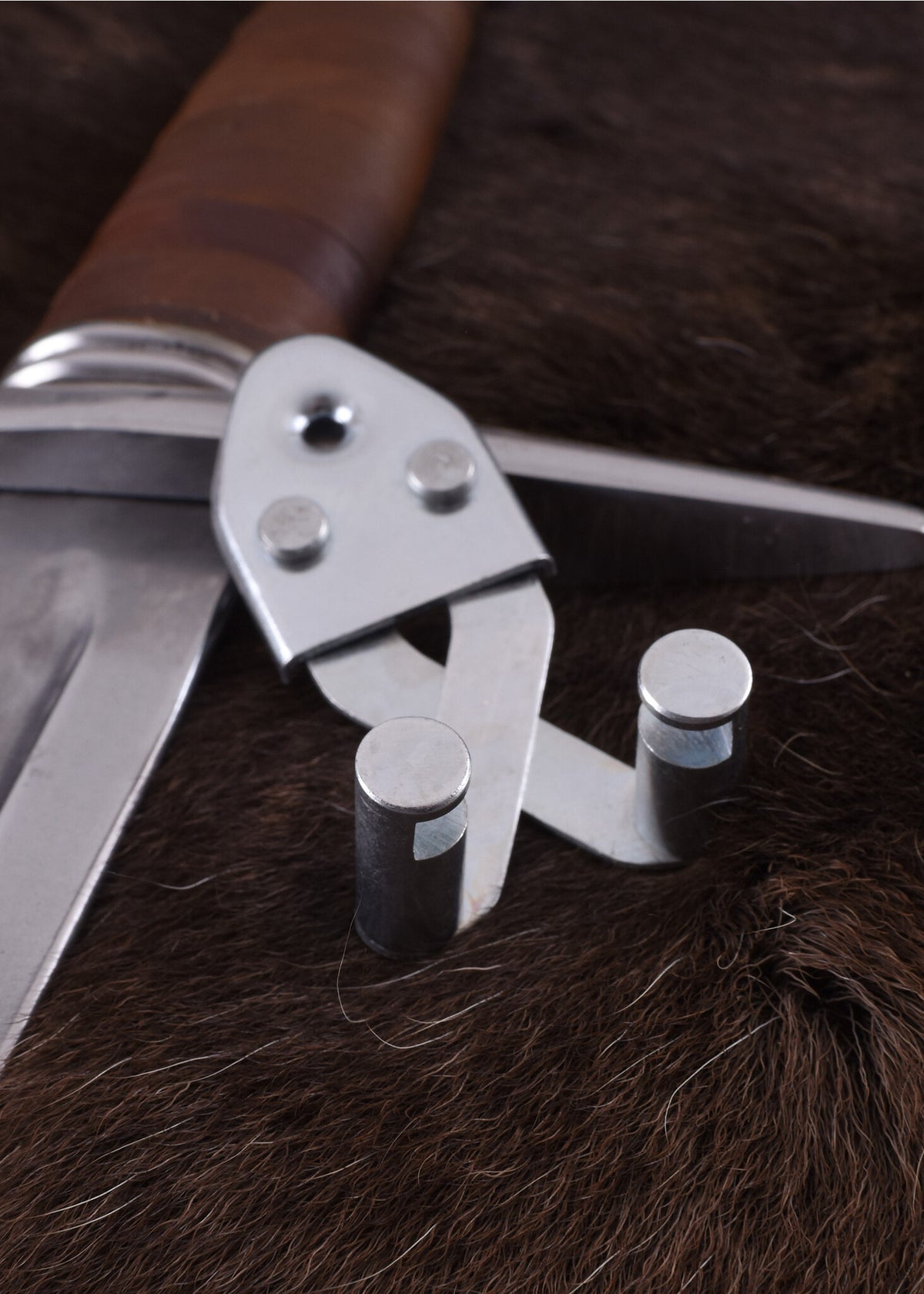 Vægholder til sværd, maks. klingebredde 6,9 cm