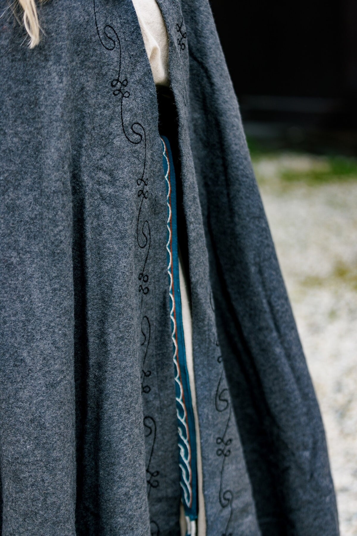 Embroidered cloak Damia with fibula, grey, wool mix