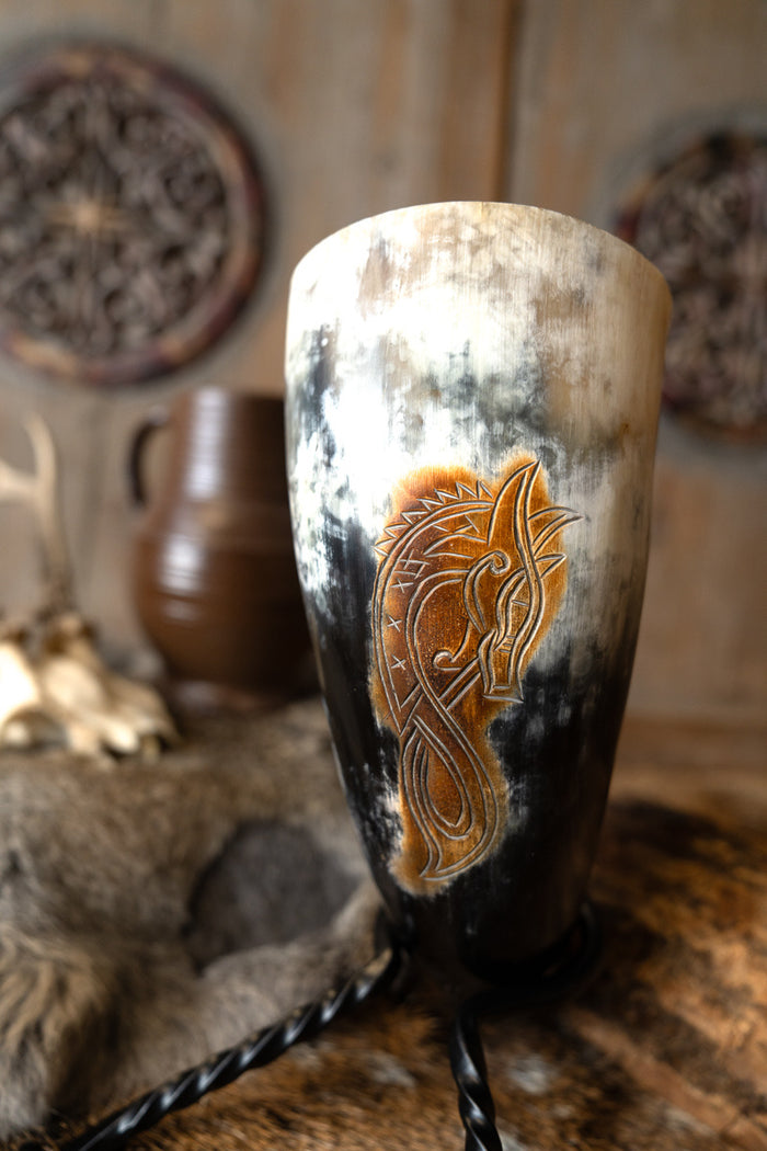 Wikiński róg do picia drakkar, 300–500 ml