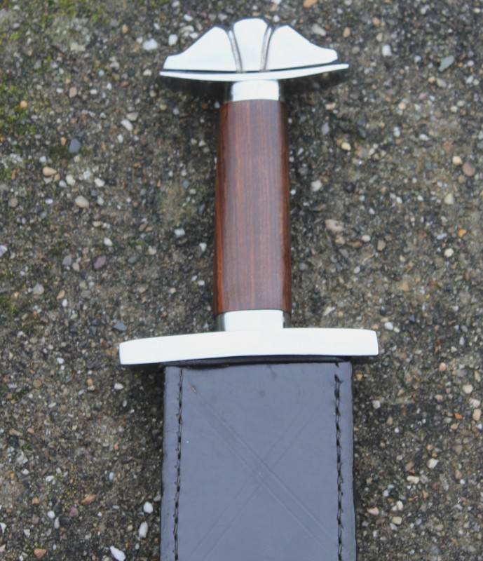 Wikiński miecz Eostre, Petersen typ A, półostry