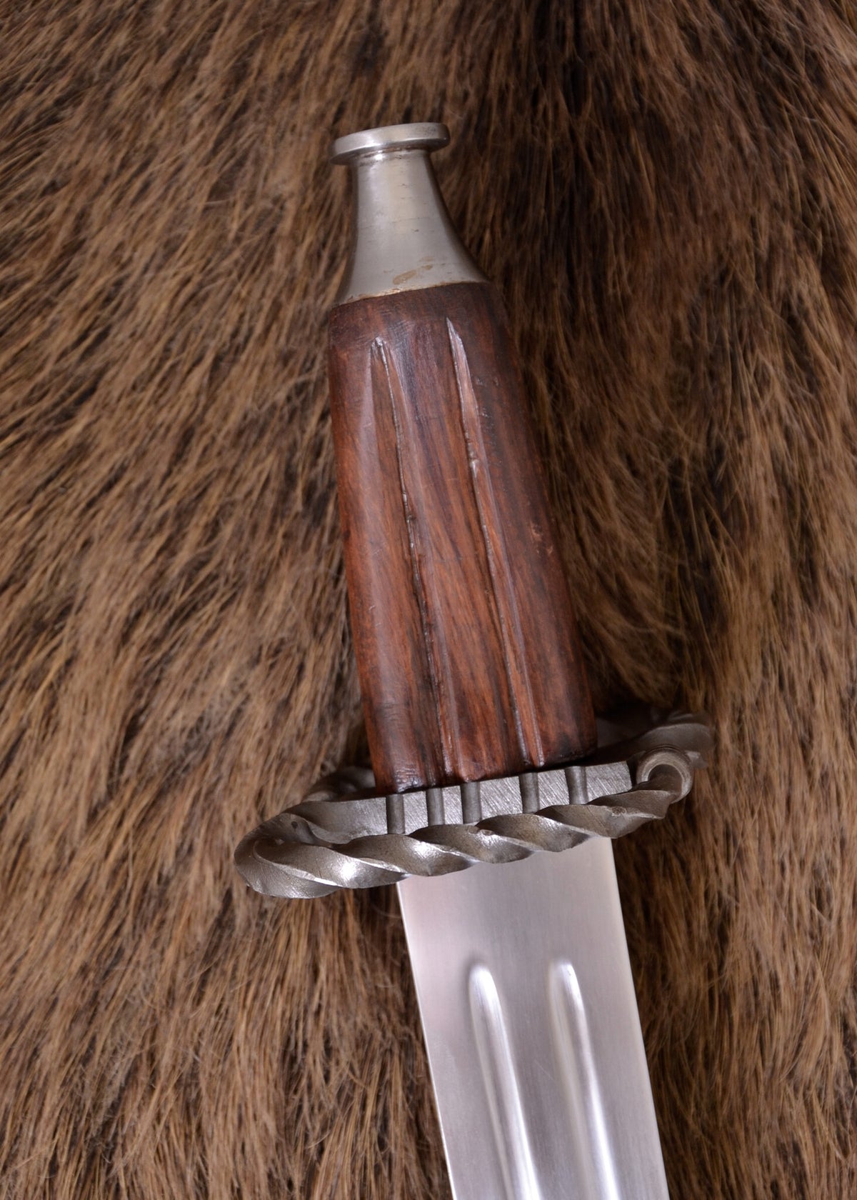 Daga Landsknecht, semi-afilada