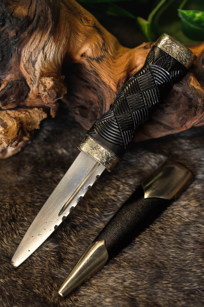 Highlander sgian dubh, semi-sharp