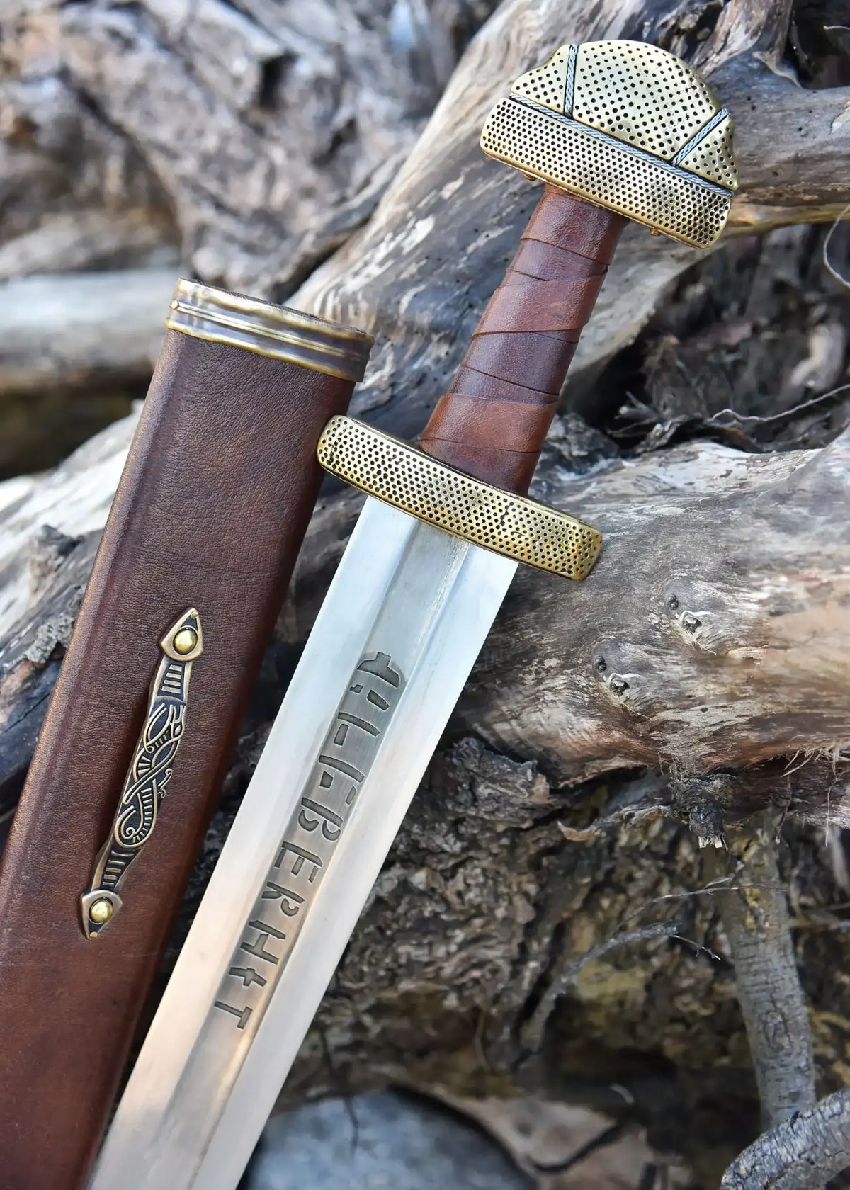 Rusvik Viking zwaard Petersen E1 Gnezdovo, semi-scherp