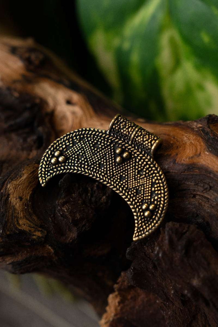 Rusvik lunula-amulet, lille, bronze