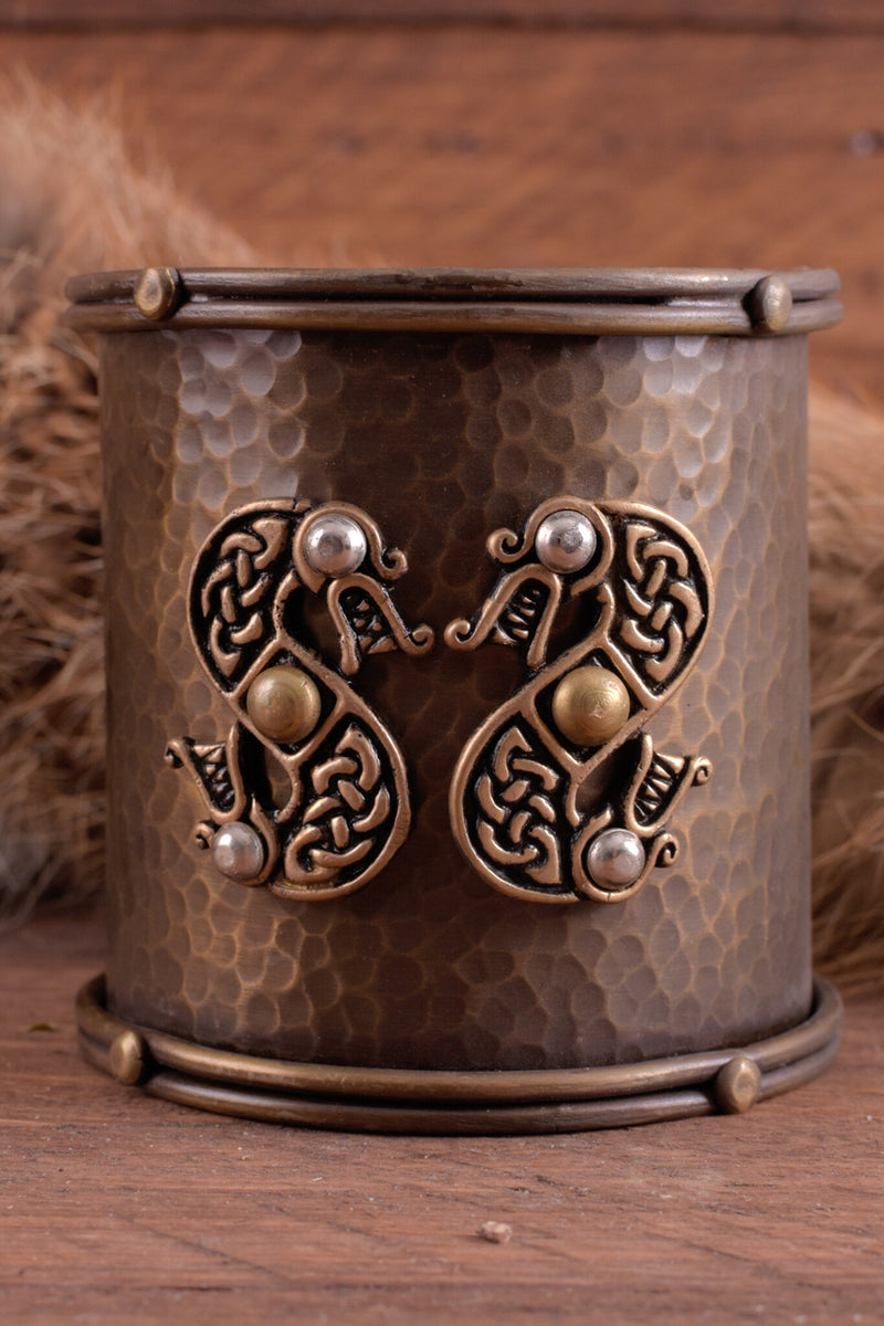 Brazalete celta con motivos de serpientes, latón