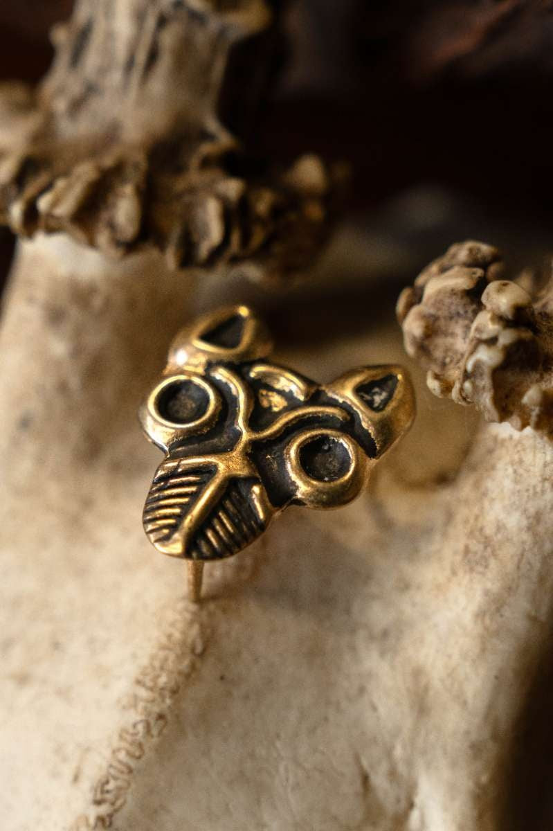 Viking belt fitting Birka wolf