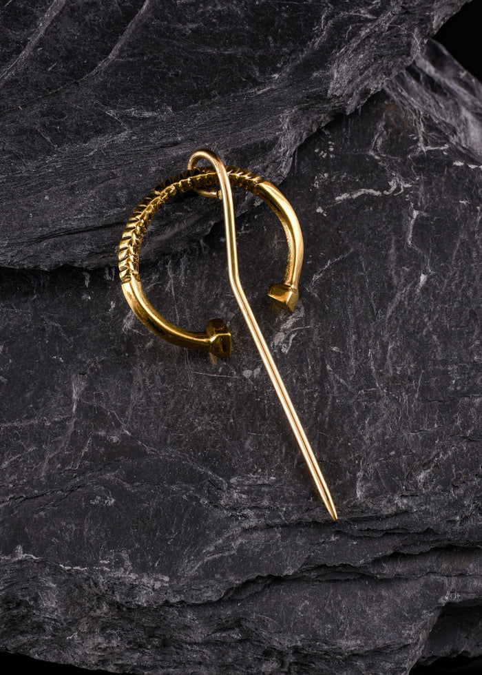 Birka Vikingbrosje, messing