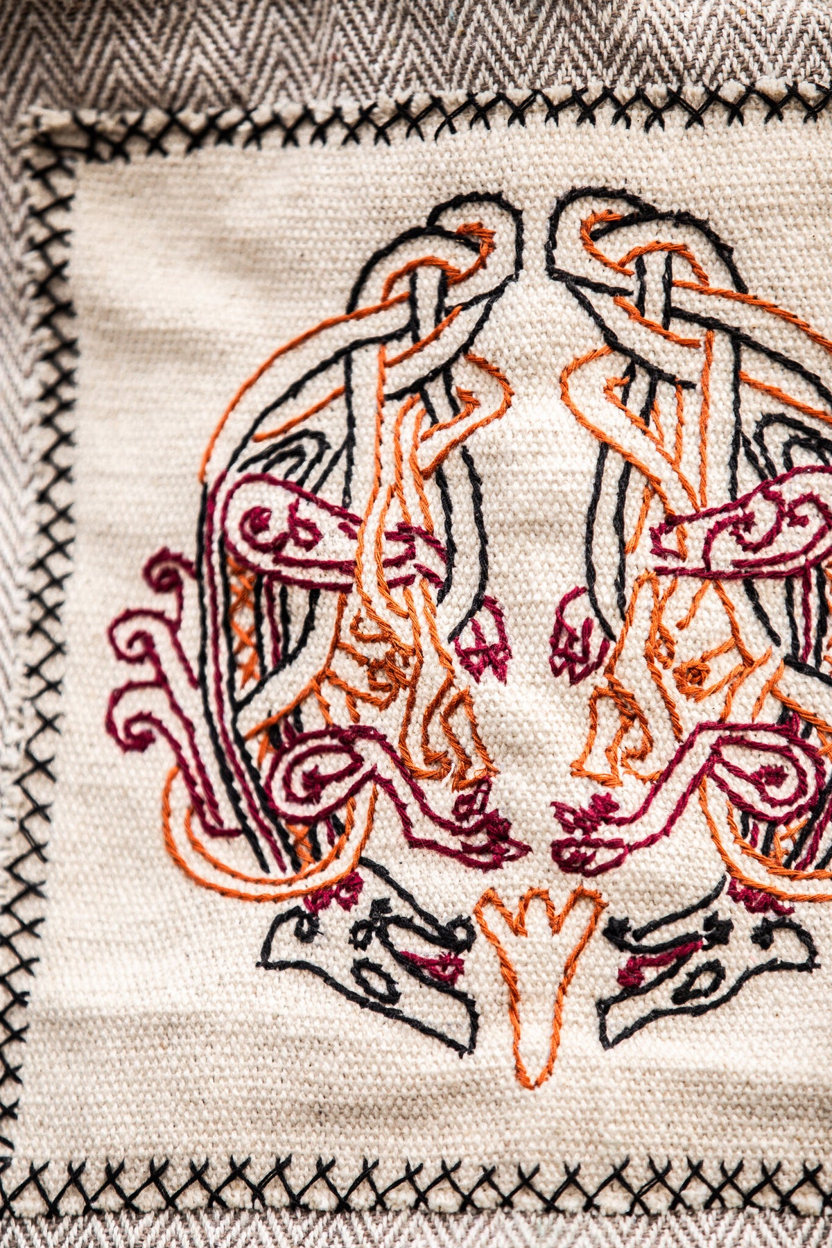 Sac à bandoulière viking brodé Urnes avec motif en arête de poisson