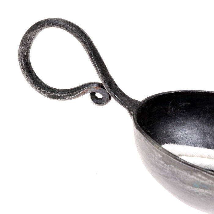Gesmede olielamp, kort handvat, middeleeuws, ijzer