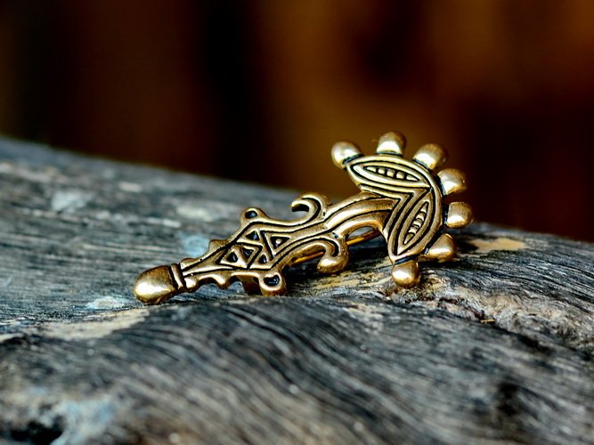 Gotische zevenknopsfibula, brons