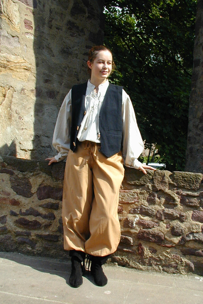 1600 tals livstycke med knappar, svart