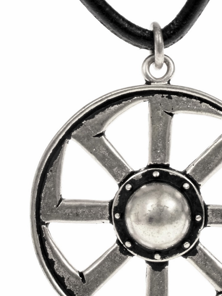 Slavisch kolovrat-amulet, zonnerad, verzilverd brons