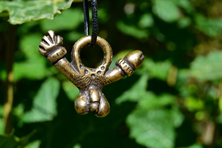 Roman fascinumamulet Kalkriese, 1st century, silver plated brass