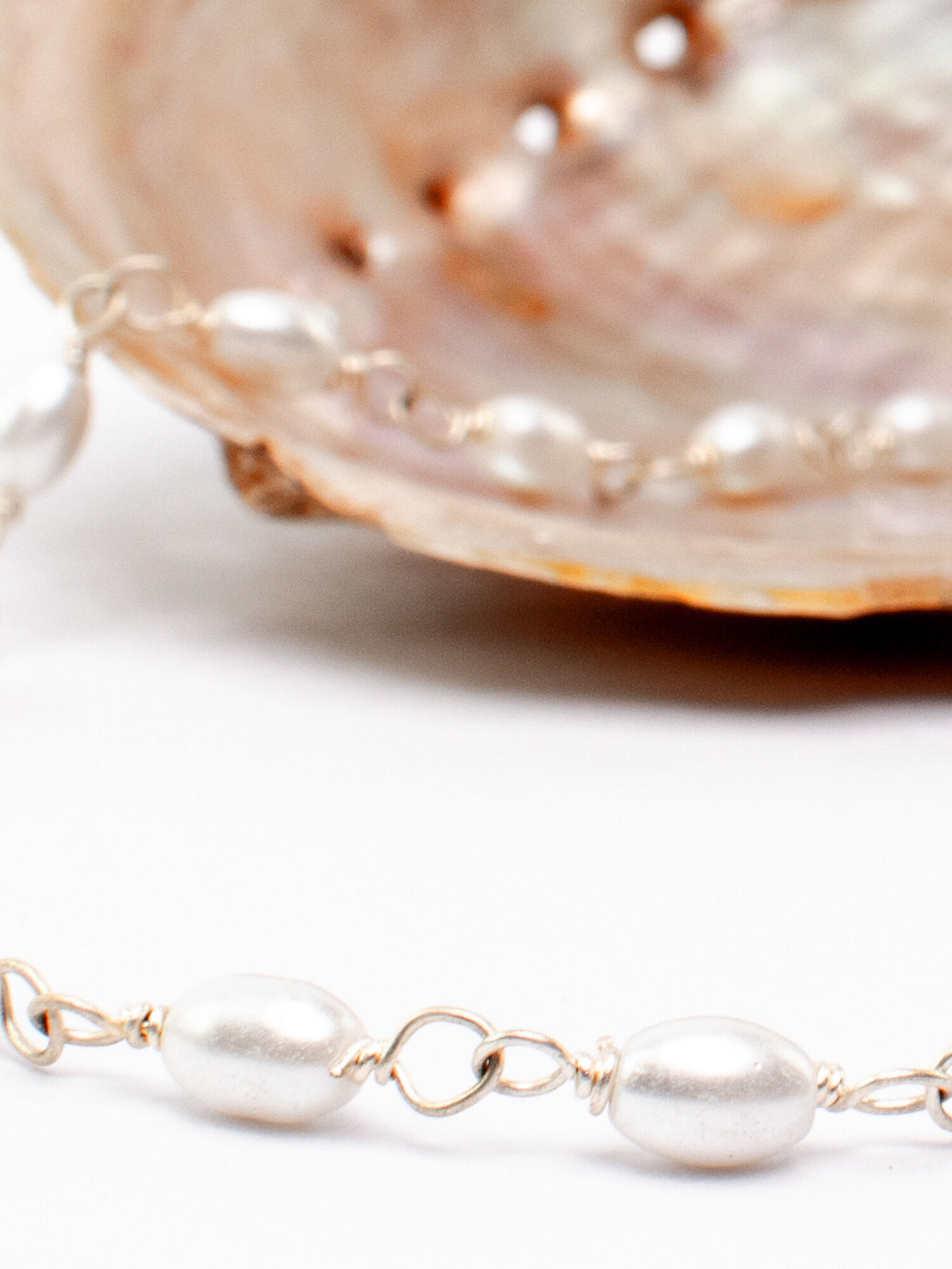 Colar romano Octavia com pérolas transparentes