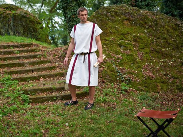 Roman tunic with red clavi