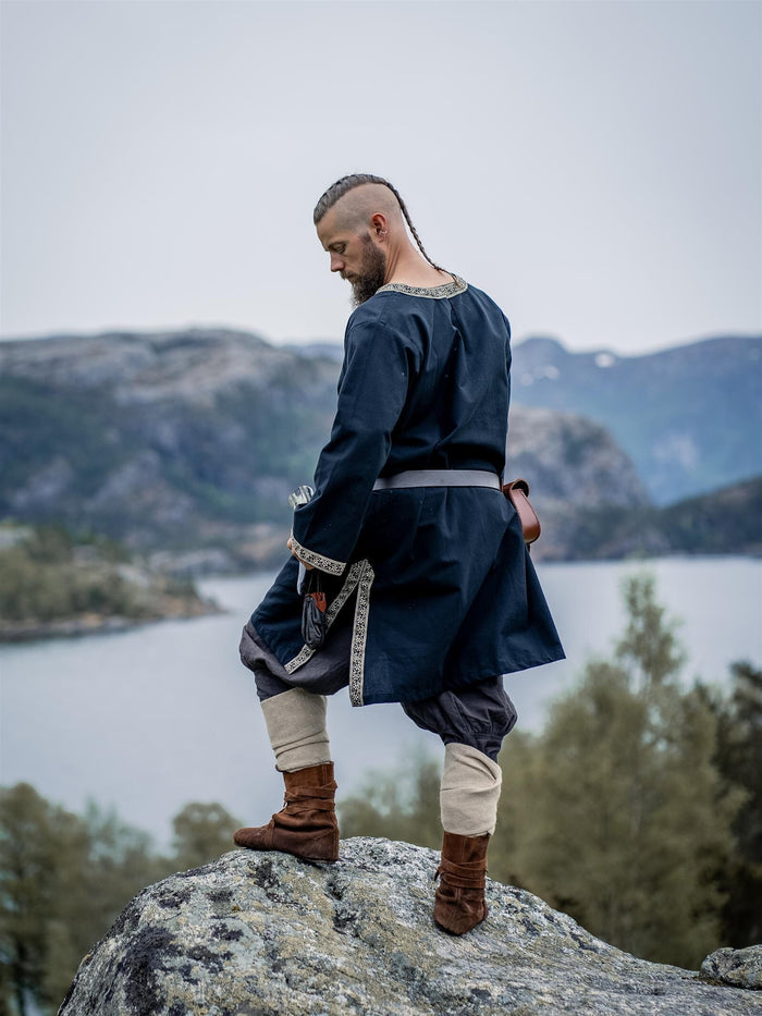 Celtic tunic Finn black