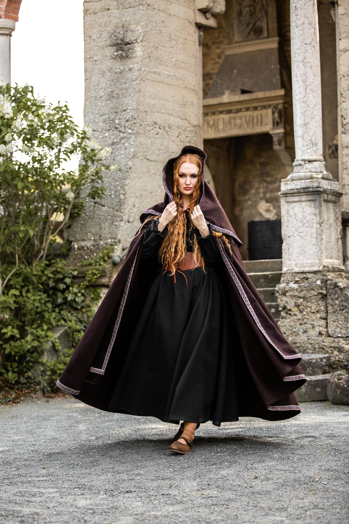 Broderad mantel Lyra, brun, ullmix