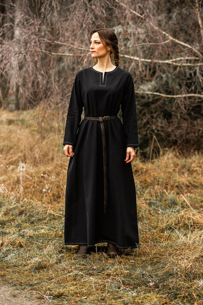 Viking mekko Borghild, musta