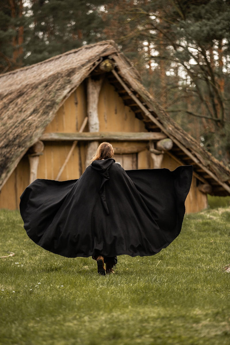 Capa medieval con capucha, negra, mezcla de lana