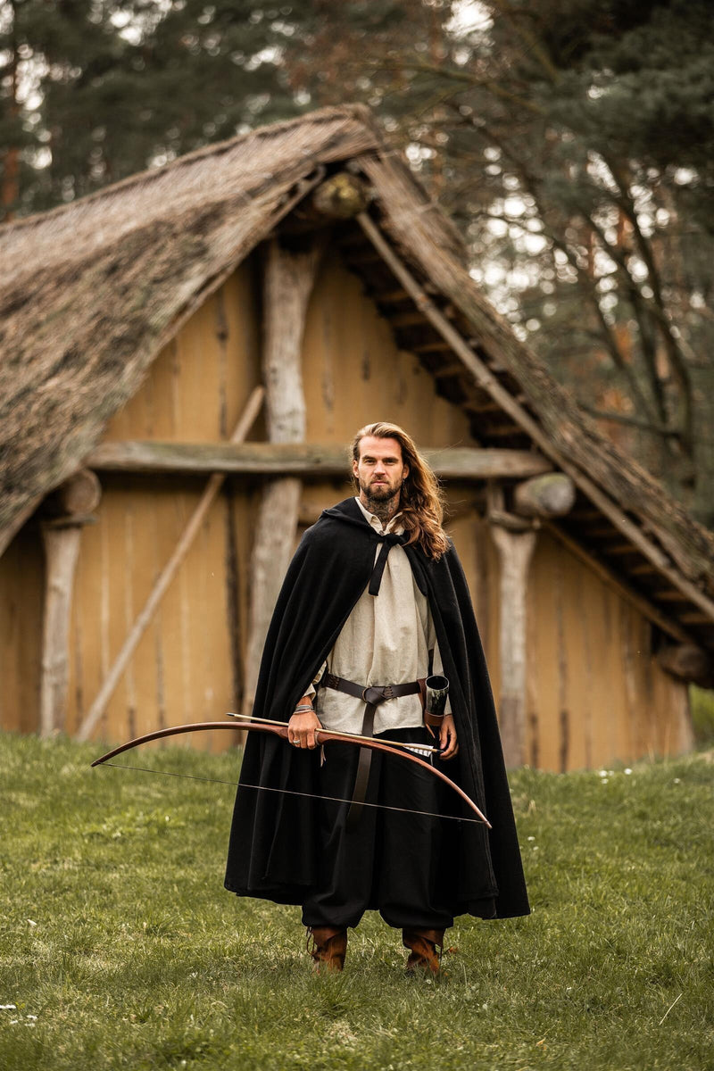 Capa medieval con capucha, negra, mezcla de lana