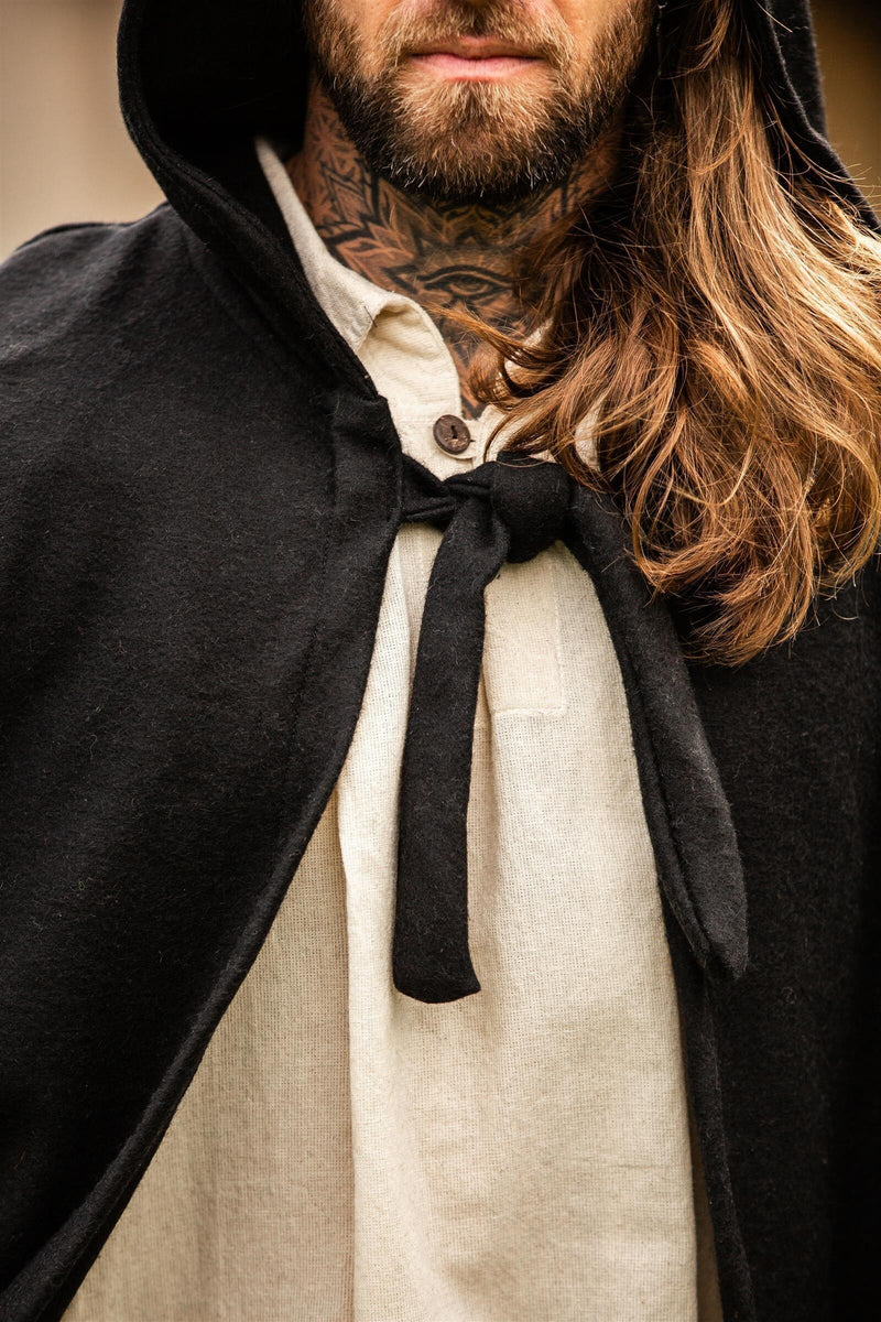 Capa medieval con capucha, negra, mezcla de lana